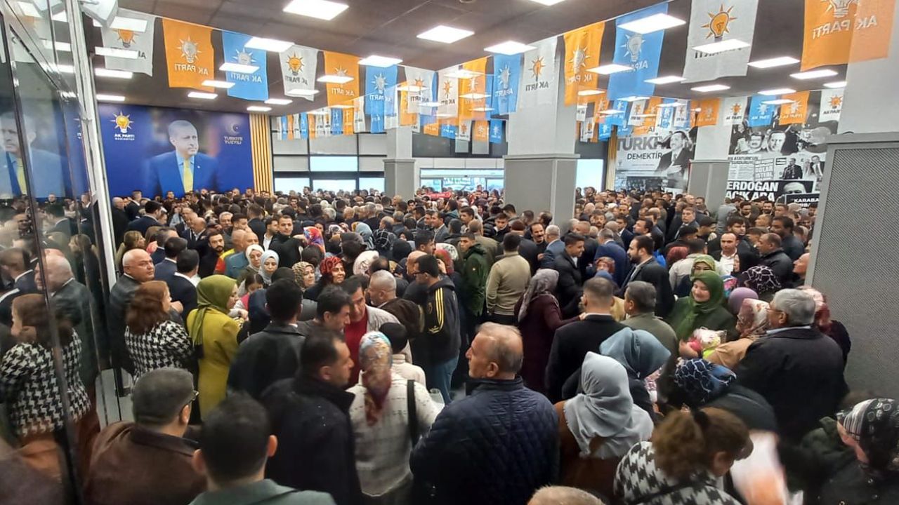 AK Partide coşkulu bayramlaşma