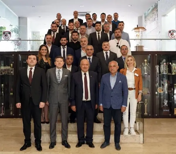 Gaziantep FK'da Mehmet Büyükekşi, görevi Cevdet Akınal'a devretti Gaziantep FK'da Mehmet Büyükekşi, görevi Cevdet Akınal'a devretti