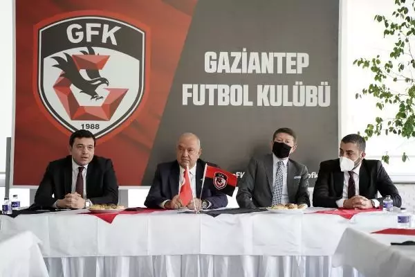 Gaziantep FK'da Mehmet Büyükekşi, görevi Cevdet Akınal'a devretti Gaziantep FK'da Mehmet Büyükekşi, görevi Cevdet Akınal'a devretti