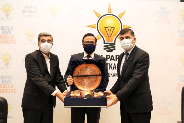 Başkan Fadıloğlu'ndan Ak Parti'ye 'hayırlı olsun' ziyareti