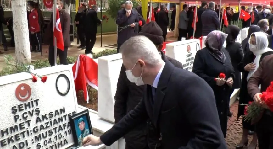 18 MART ÇANAKKALE ZAFERİ İÇİN İLK TÖREN ŞEHİTLİKTE DÜZENLENDİ