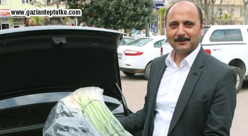 8 BELEDİYE BAŞKANINA 8 KOLİ SARIMSAK