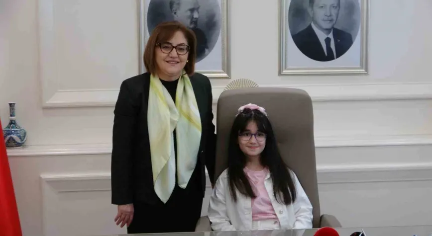 Başkan Şahin koltuğunu devretti