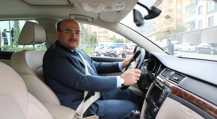 Başkan Sarı direksiyona geçti
