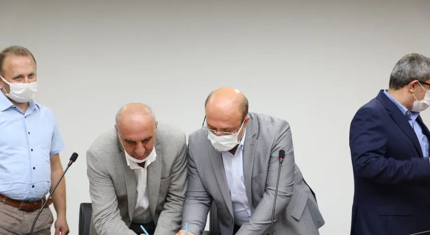 Başkan Sarı’nın zam oranı ayakta alkışlandı