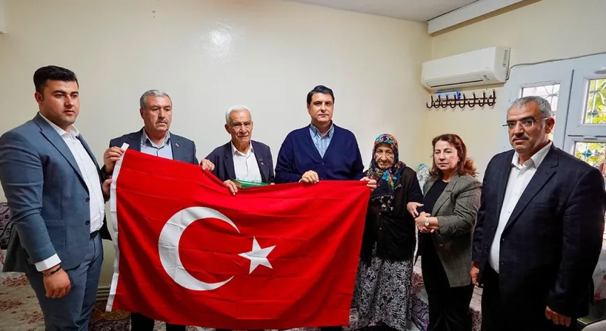 Başkan Umut Yılmaz, şehit İsmet Bayındır ve Dr. Ersin Arslan’ın ailelerini ziyaret etti