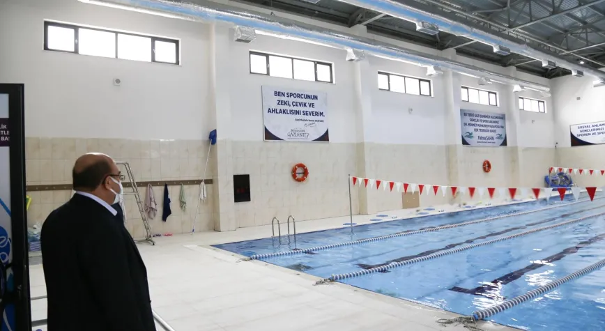 Belediye Başkanı Sarı, yarı olimpik yüzme havuzunu inceledi