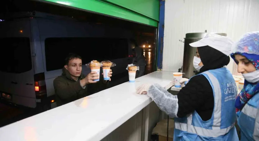 Büyükşehir, 40 noktada 15 bin kişiye çorba ikram hizmeti veriyor