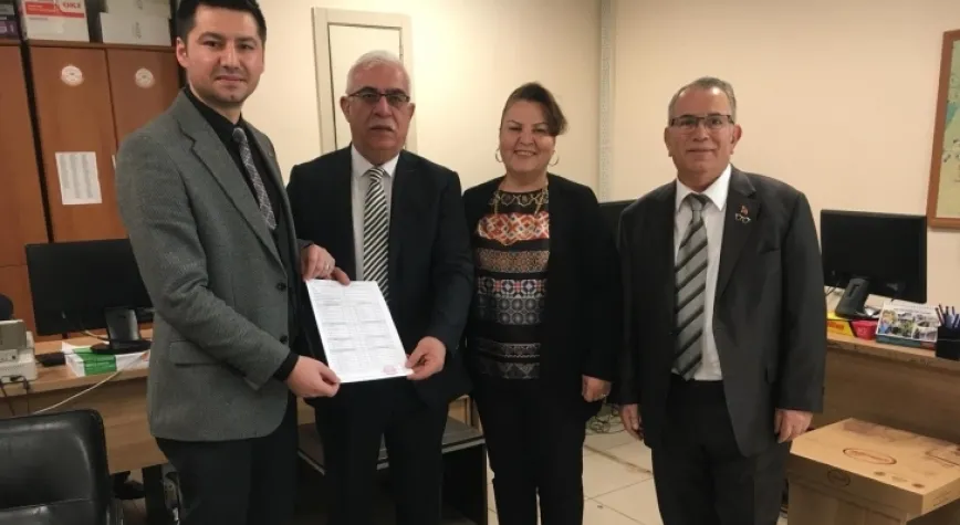 Cuma Reyhan mazbatasını aldı