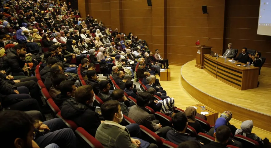 DİRİLİŞ ŞAİRİ SEZAİ KARAKOÇ ANISINA KONFERANS