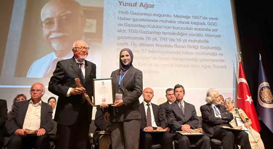 Duayen Gazeteci Ağar’a "Meslekte 50 Yıl Onur Ödülü" verildi