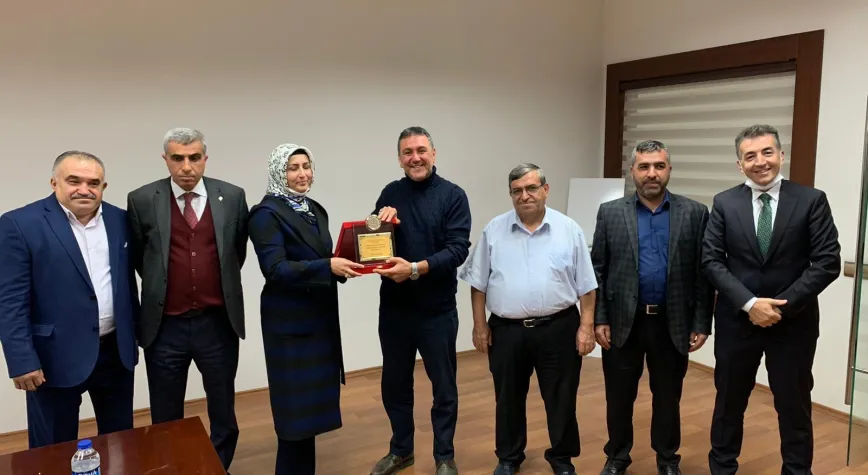 EĞİTİMCİLERDEN ÖZKAYA ŞİRKETLER TOPLULUĞUNA ANLAMLI ZİYARET