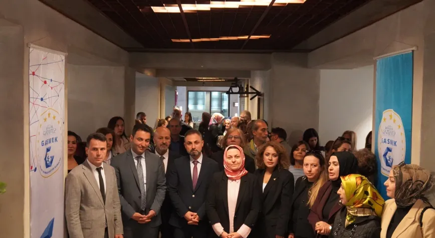 GAZETECİ ALİ ATALAR’IN “ANADOLU’NUN YÜZLERİ “ SERGİSİ İLGİ GÖRÜYOR.