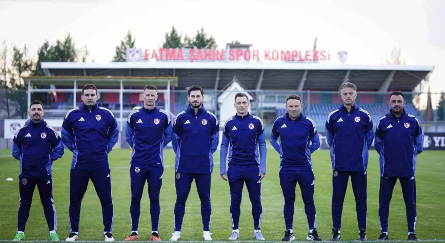 Gaziantep FK, Mirel Radoi yönetiminde ilk antrenmanını yaptı