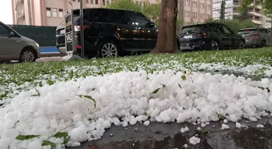 Gaziantep'te Dolu Hayatı Felç Etti