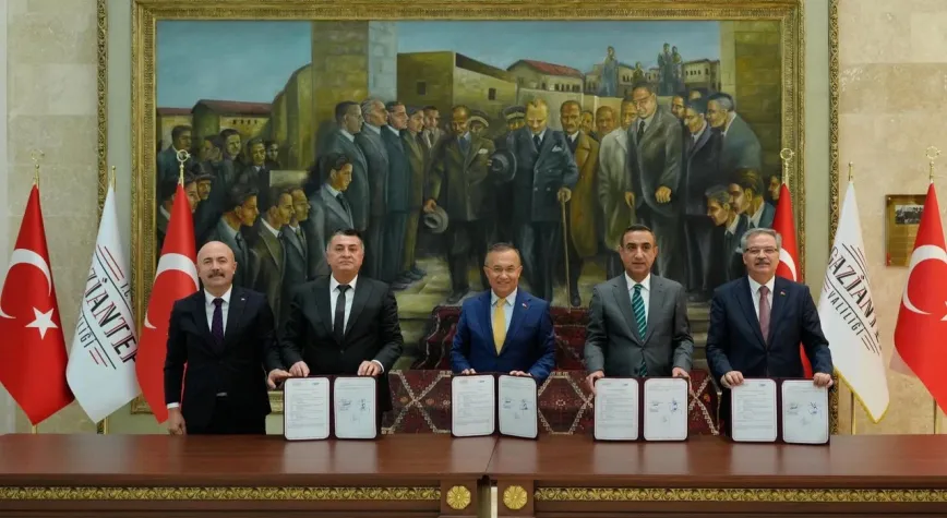 Gaziantep Valiliği'nden Eğitime 65 Bin Ayakkabı