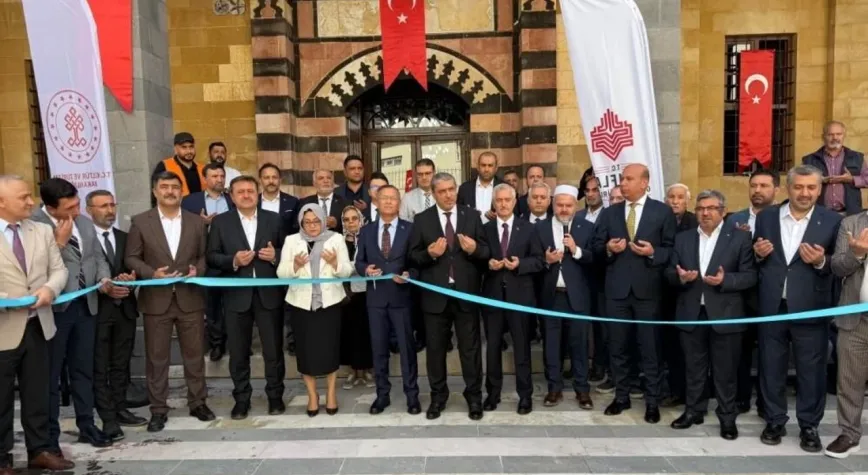 Gaziantep’in Tarihi Tahtani Camii Yeniden İbadete Açıldı