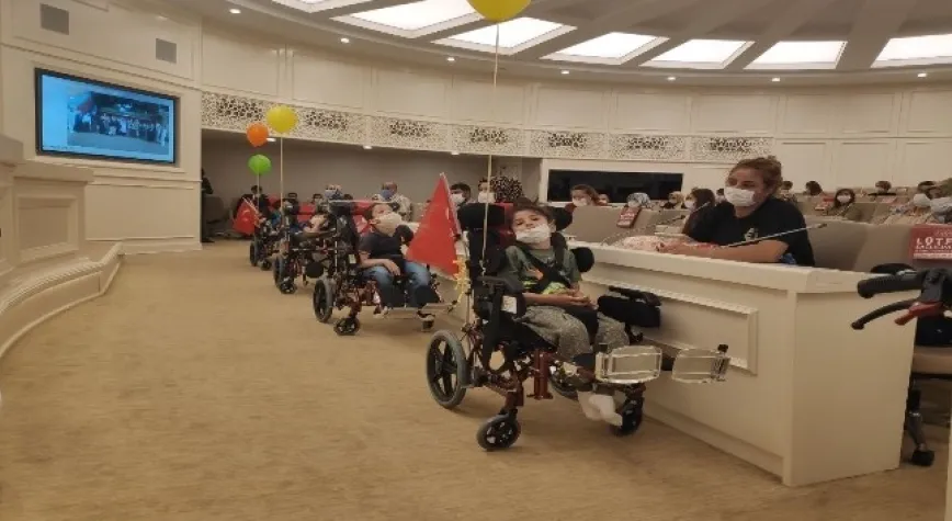 Gaziantep’te engelli çocuklara tekerlekli sandalye