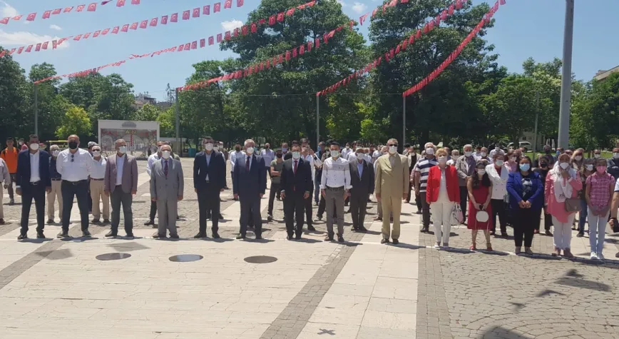 “Herşeye Katılan Bürokat Milli bayramlara Neden Katılmaz ?”