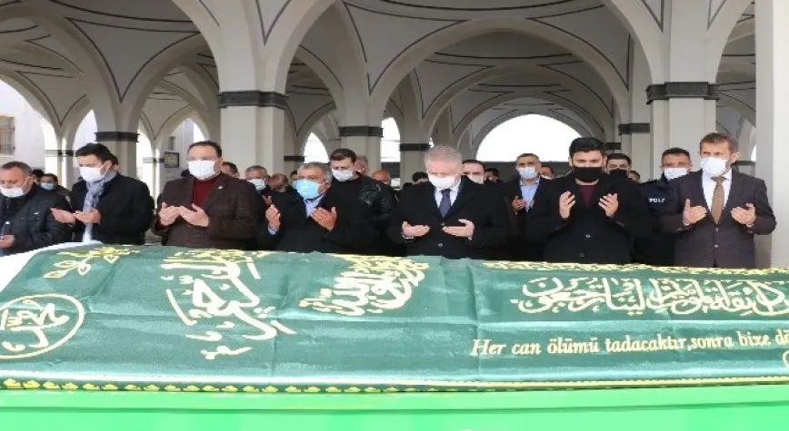 İbrahim Ay’ın annesi Nükhet Ay gözyaşlarıyla defnedildi