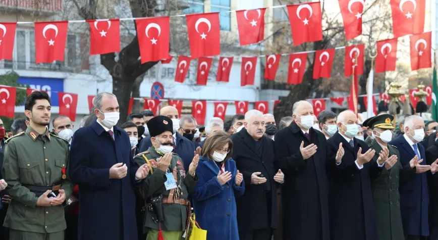 KURTULUŞ’UN YÜZÜNCÜ YILINDA İLK TÖREN 15 TEMMUZ DEMOKRASİ MEYDANI’NDA YAPILDI