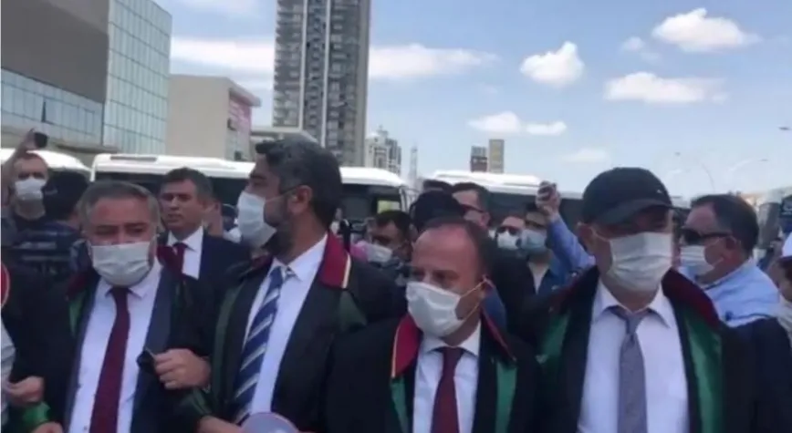 METİN FEYZİOĞLU’NA PROTESTO