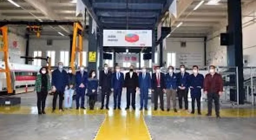 Model fabrikaya Vali övgüsü