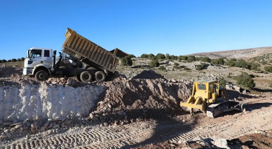 Nizip Belediyesi’nin yol çalışmaları devam ediyor