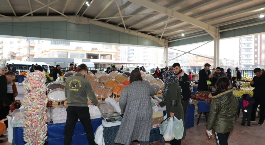 Nizip’in 2. Semt Pazarı’na vatandaşlardan yoğun ilgi