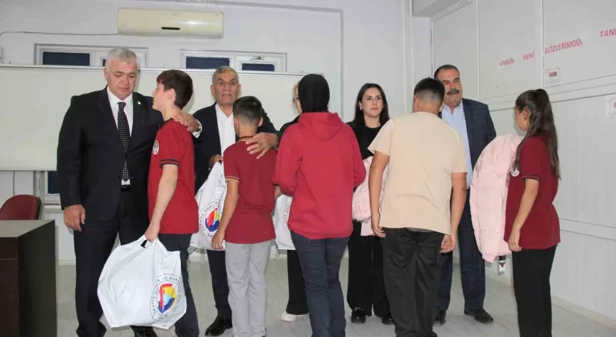 Öğrencilere Kışlık Kaban Desteği