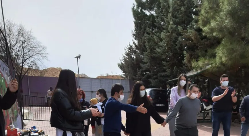 Onların Mutluğu Dünya’ya Değer