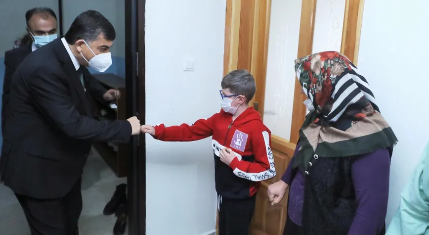 RAMAZAN İSTEDİ, FADILOĞLU HEDİYE ETTİ