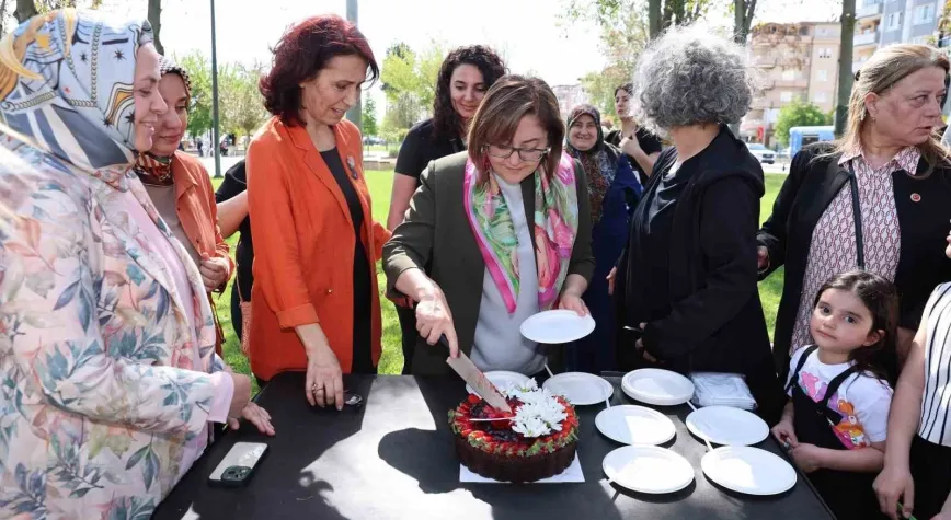 Şahin, Anne Bebek Festivali’nde ailelerle buluştu