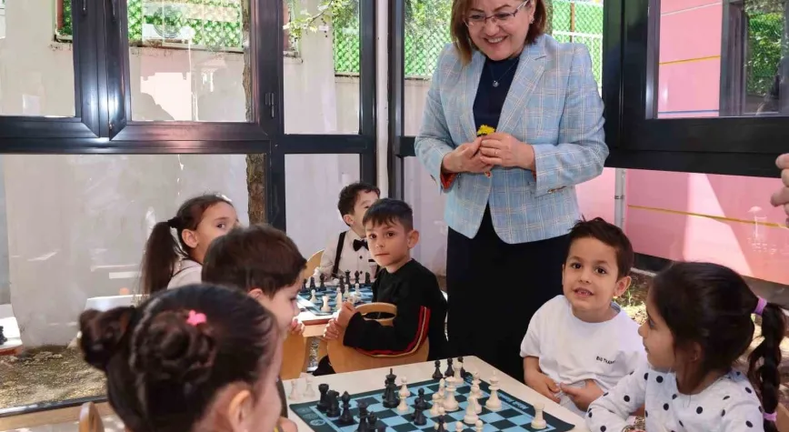 Şahin, " "Yetenek Kaşifi" " projesi kapsamında velilerle buluştu