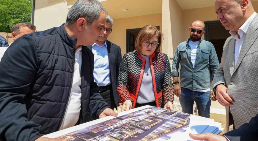 Şahin, TCDD Lojmanlarının restorasyon çalışmalarını inceledi
