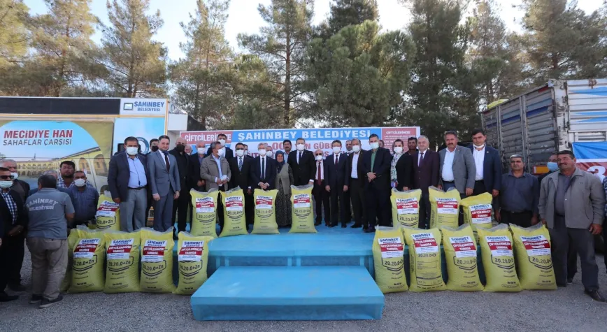 ŞAHİNBEY ÇİFTÇİLERE 13.070 TON GÜBRE DESTEĞİ SAĞLADI