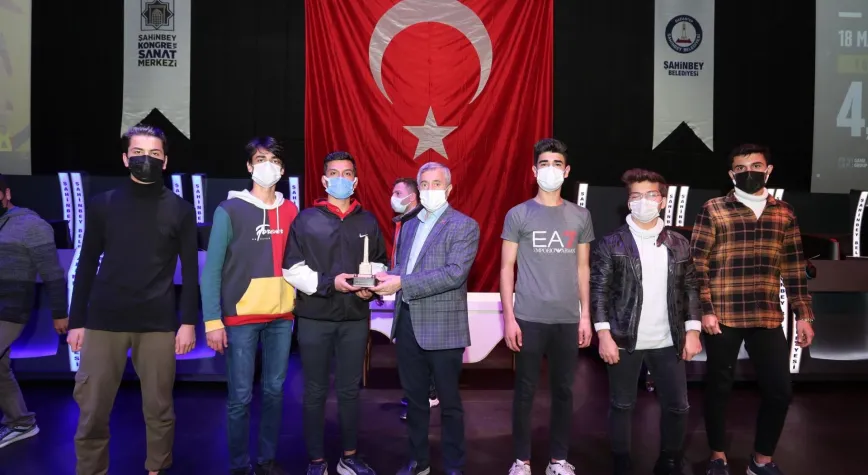 ŞAHİNBEY’DE ÇİFTE TURNUVA
