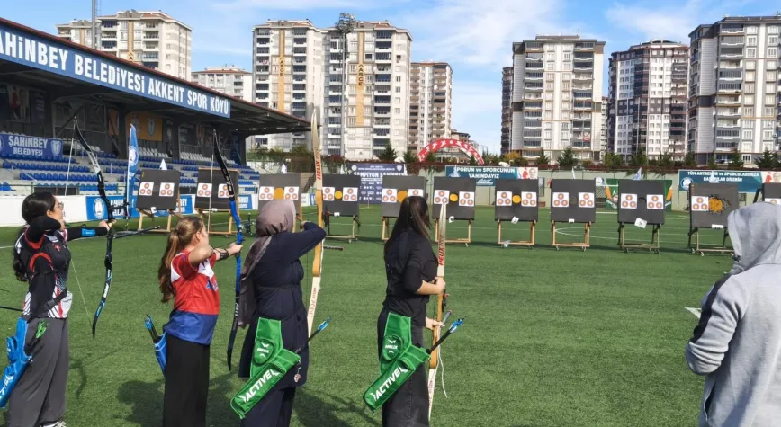 Şahinbey’de Cumhuriyet coşkusu sahalara taşındı: 798 sporcu yarıştı