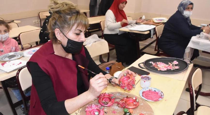 ŞAHİNBEYLİ KADINLAR KURSLARDA MORAL BULUYOR