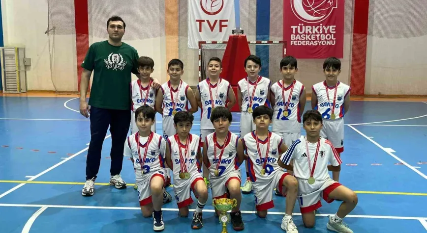 SANKO Okulları Minik Erkek Basketbol Takımı şampiyon oldu