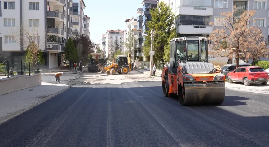 ŞEHİTKAMİL'DE YOLLAR YENİLENİYOR