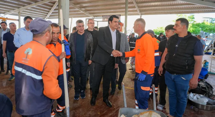 ŞEHİTKAMİL’DE BAYRAM BOYUNCA HUMMALI TEMİZLİK MESAİSİ