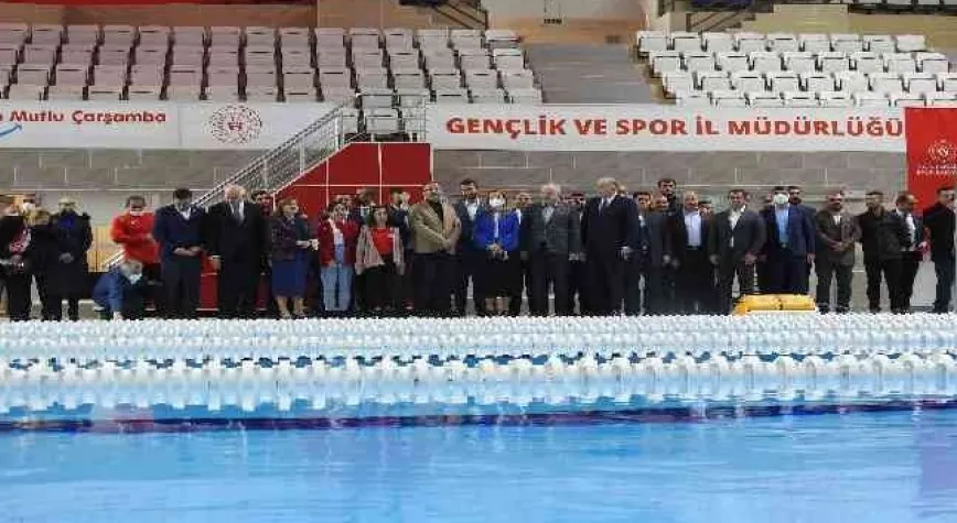 Türkiye’nin en büyük olimpik yüzme havuzu açıldı