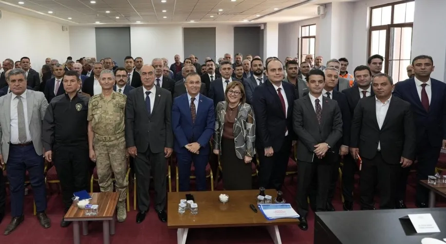 Vali Çeber: Muhtarlarla bir araya geldi