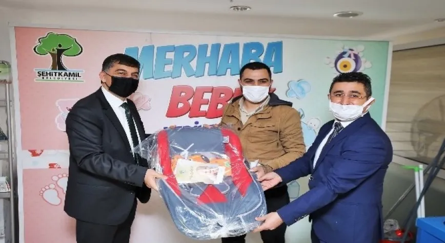 Yeni doğan bebeklere ilk hediye Şehitkamil’den