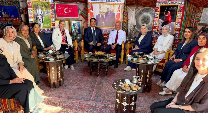Yılmaz Şehitkamil’in otağında misafirlerini ağırladı